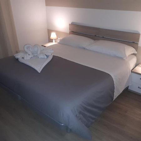 Residenza Miola Aparthotel Saronno Exteriör bild