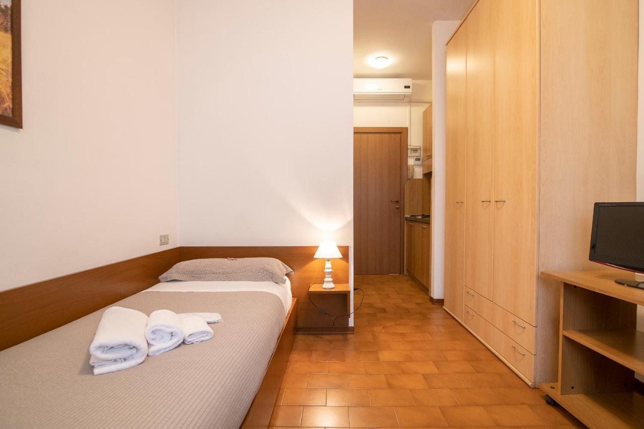 Residenza Miola Aparthotel Saronno Exteriör bild
