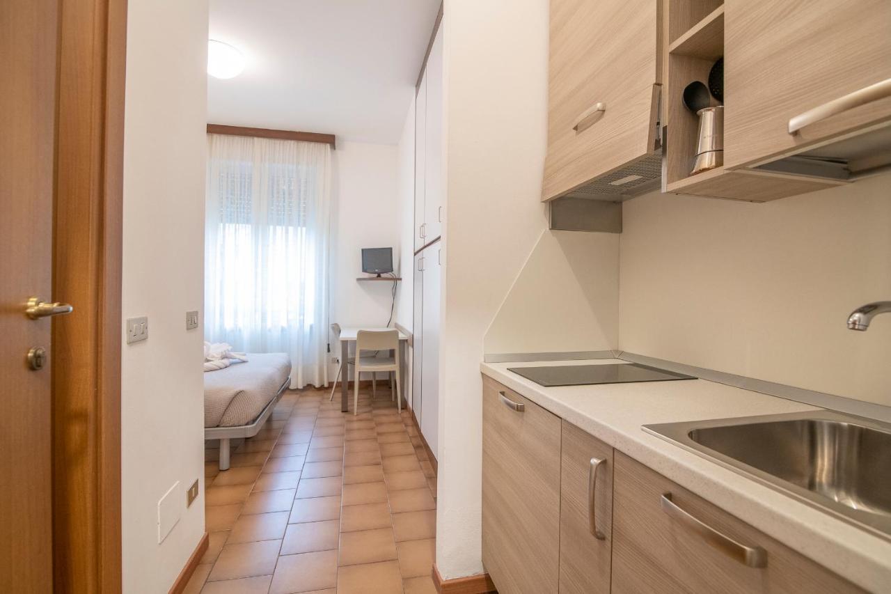 Residenza Miola Aparthotel Saronno Exteriör bild